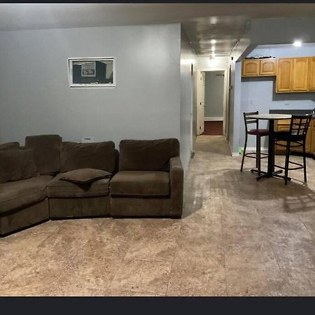 Room In A Beach House With King Size Bed In A Landlord Hosted Three Bedroom Apartment New York Kültér fotó