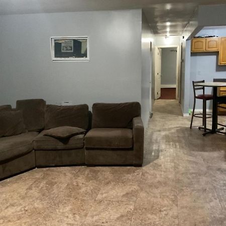 Room In A Beach House With King Size Bed In A Landlord Hosted Three Bedroom Apartment New York Kültér fotó